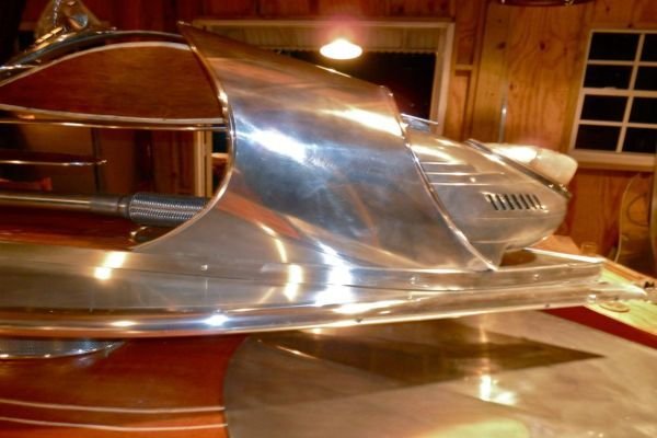 The Royale bar by Phillip Lee Stapleton_2