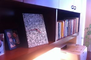 AboutFaceClocks stand it on a desk or shelf