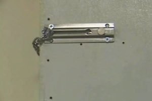 Undo a Chain Lock From Outside