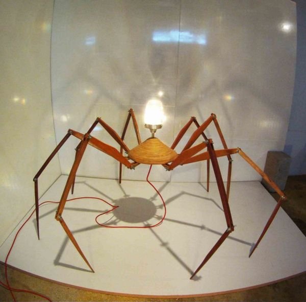 Bruno Freire create the anatomically 'correct' Spider Lamp_4
