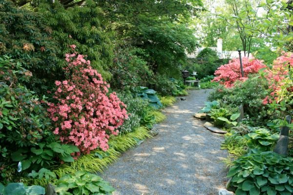 10 garden path ideas for your improved landscaping 10 garden path ideas for your improved landscaping on Side Yard Path Ideas id=72810