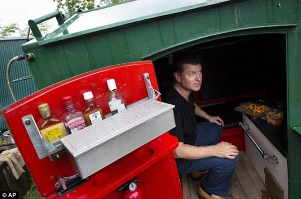 dumpster home by Gregory Kloehn_6