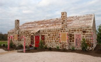 largest gingerbread house