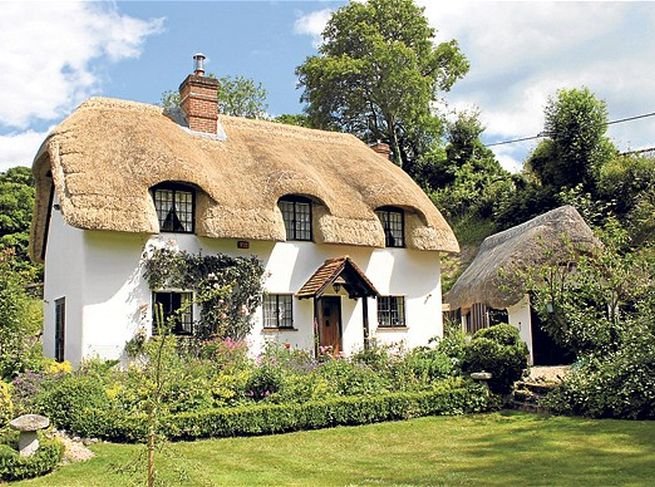 10 fascinating luxury thatched constructions around the world