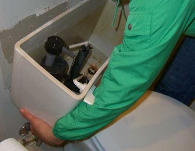 How to replace a toilet by a simple method