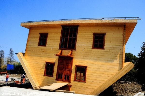 Upside down house by Fengjing in China_3