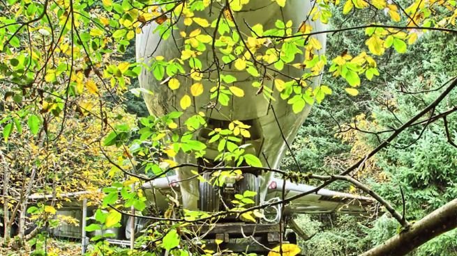 Retired Boeing 727 aircraft recycled to home by Bruce Campbell_4