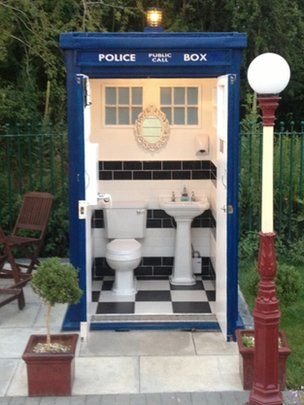 Who-style Tardis toilet