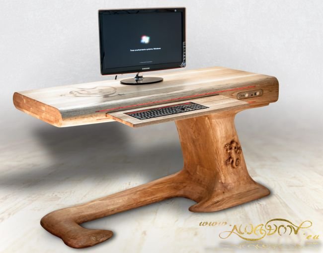 The Diy Lizard Desk Combines Both A Table And A Case Mod