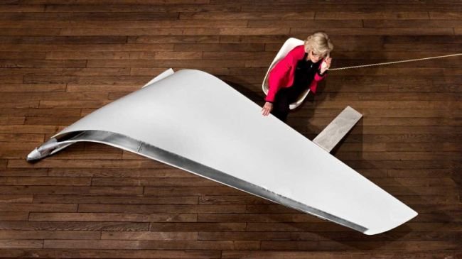 Cantilevers Desk made from wing of Boeing 737-800_2