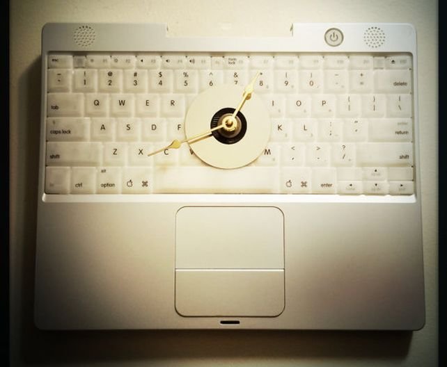 Apple Laptop Keyboard Wall Clock_1