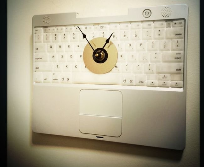 Apple Laptop Keyboard Wall Clock_2