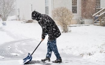 cleaning snow from driveway